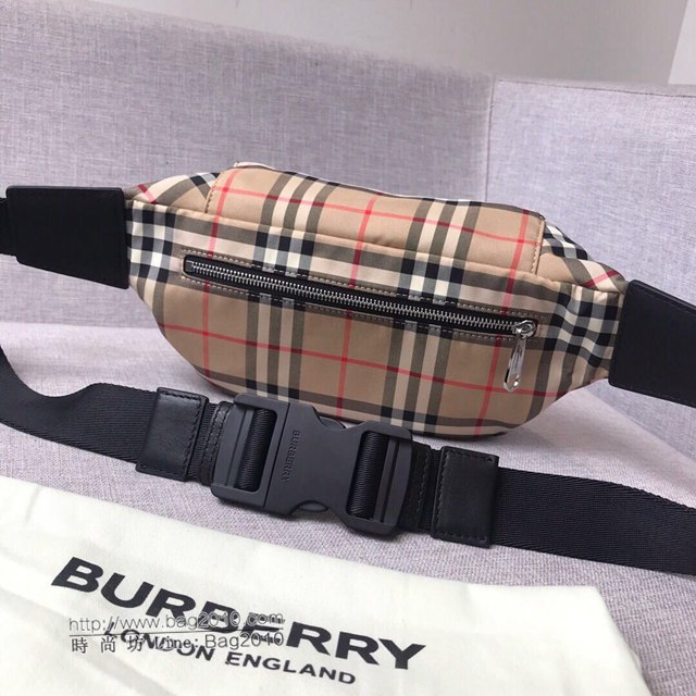 Burberry專櫃新款包包 巴寶莉格紋帆布腰包胸包挎包  db1009